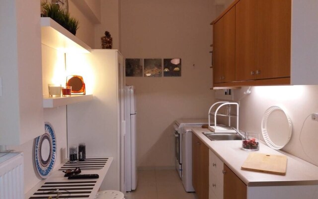 Trendy Urban Home in Athens - 5' to Metro Station