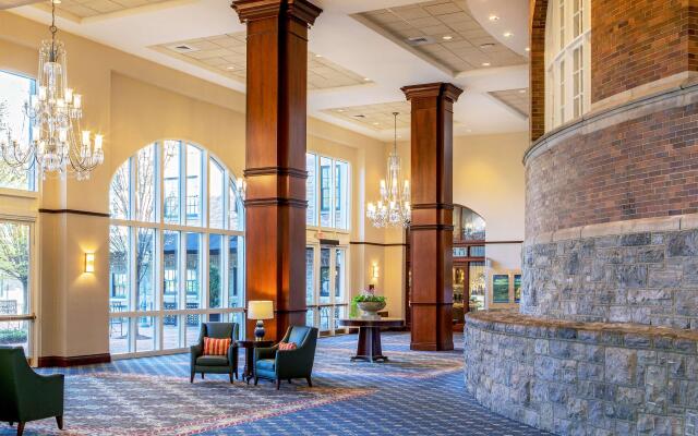 Hotel Roanoke & Conference Ctr, Curio Collection by Hilton