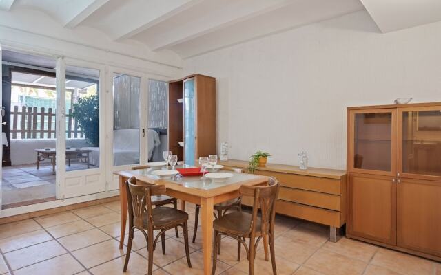 Arty Bungalow in Oliva With Swimming Pool