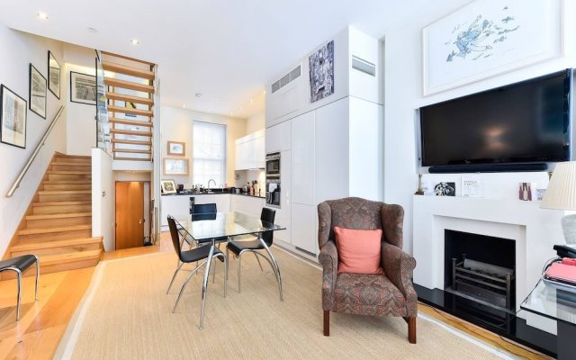 Elegant 3 Bed Apt With Rooftop Terrace In Pimlico