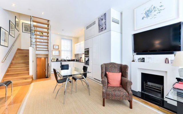 Elegant 3 bed apt With Rooftop Terrace in Pimlico