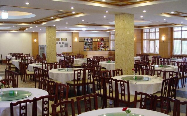 Golden Sun Star Holiday Hotel