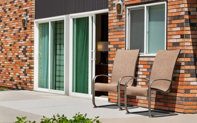 Delta Hotels by Marriott Helena Colonial