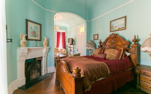 Mag's 940 Guest House