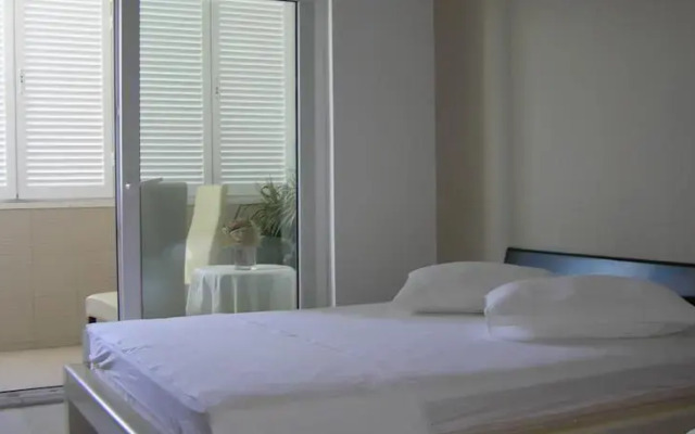 Room Ana's