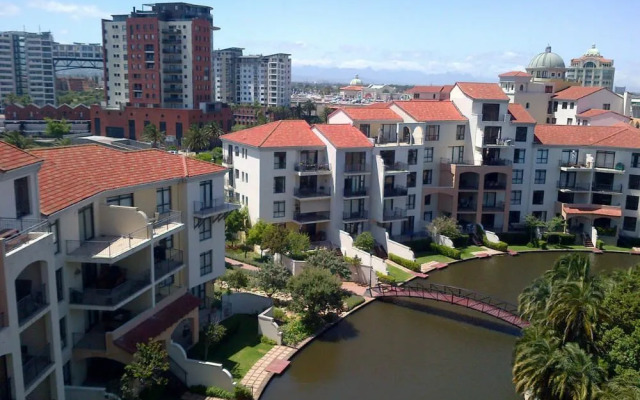 Island Club Hotel & Apartments