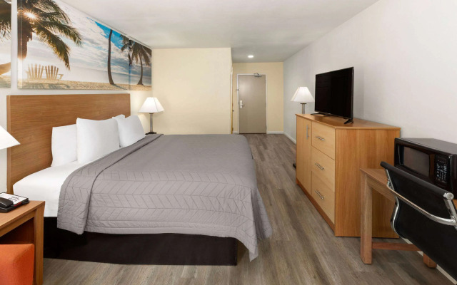 Days Inn by Wyndham Biloxi Beach
