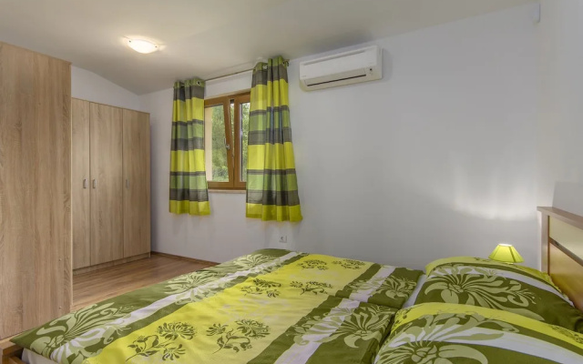 Modern Furnished Three Bedrooms Villa With Private Pool and Garden - Villas_and_Bungalows in Porec - Photo 4
