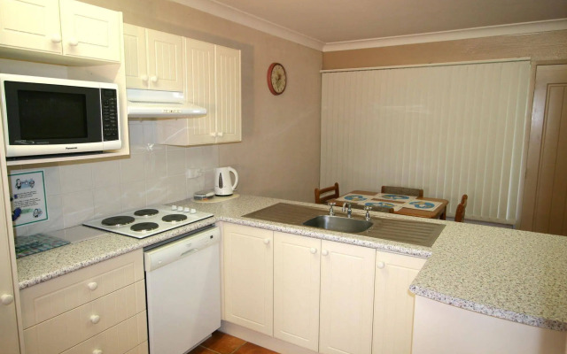Lake Edge Holiday Units