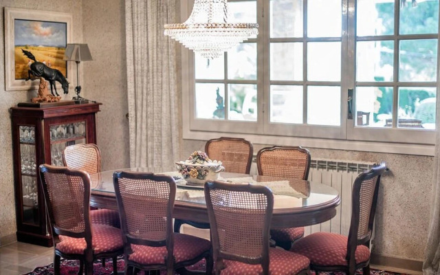 Gallery Villa 650M from the Beach (R81)