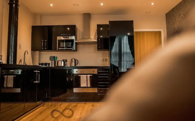 Contractor Bookers at Infinity Apartments