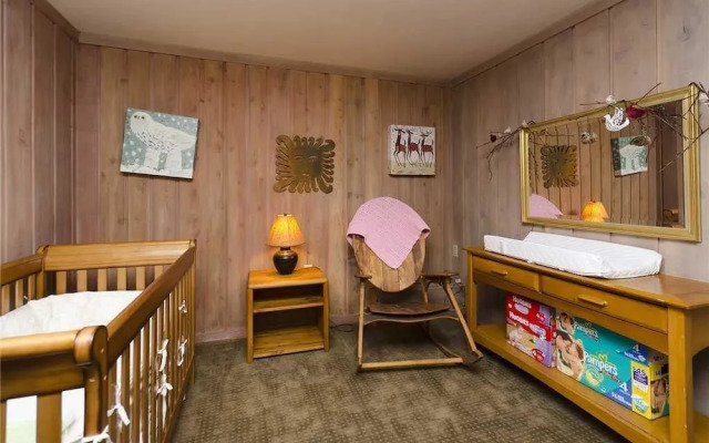 Ponderosa 6 Br Home by RedAwning