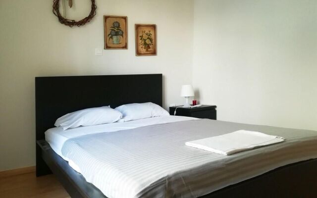 Elegant Apartment In Petralona