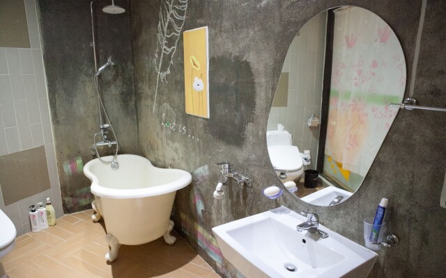 Maum Hotel and Backpackers