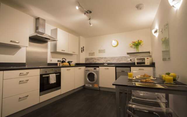 This Fantastic 3 Bed Ground Floor Apartment Has Private Parking Too