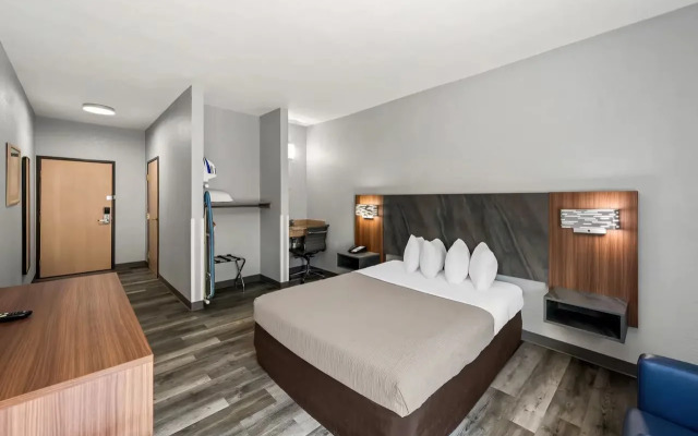 Quality Inn & Suites Manhattan