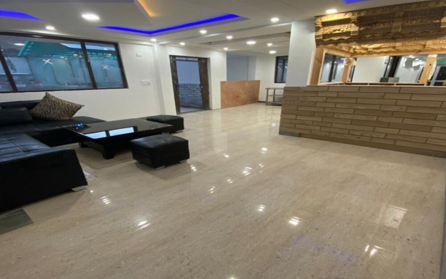 Dee Grand Marq Hotel