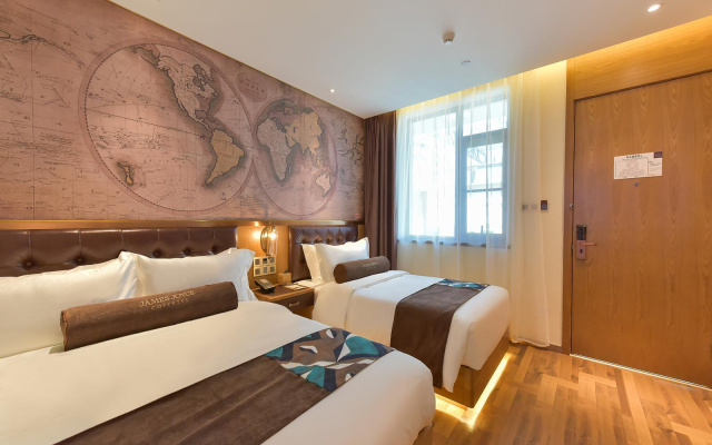 Choenix Hotel (Beijing Tiananmen Square Qianmen Street Subway Station)