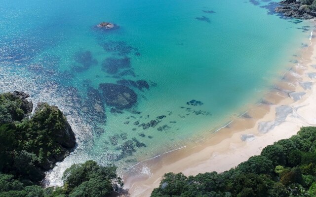 Te Koha Lodge - Adults Only