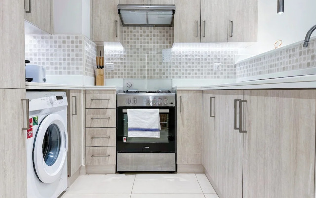 Infinity Pool and Beachfront Apartments - Seven Palm