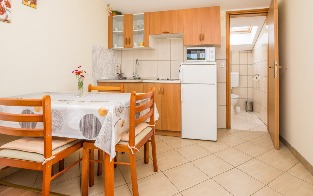 Beachfront Apartment Mira 2