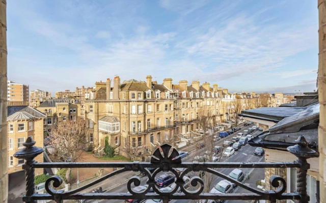Spacious Central Hove Beach Flat