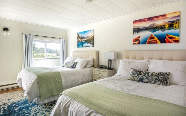 Friars Bay Inn & Cottages