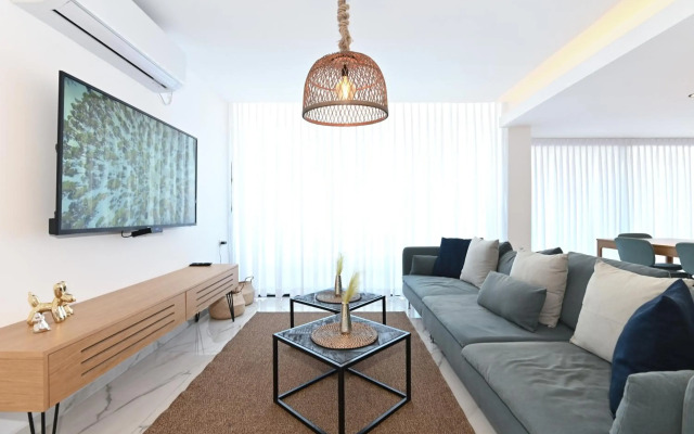 Villa-SELAVI 3 unit complex with infinity pool