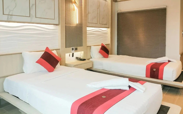 Ruean Phae Royal Park Hotel