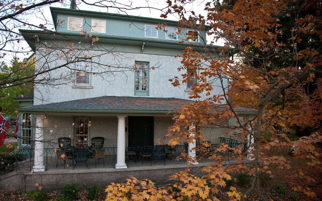 Dug Road Inn