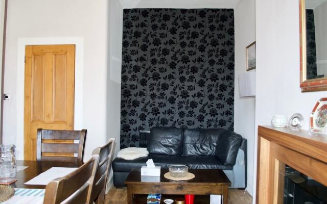 Beautiful 2 Bedroom Flat In Leith