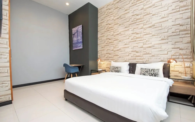 Penny - Farthing Pool Villa