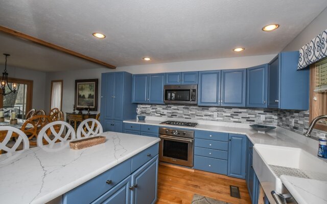 At Lake's Edge 6 Bedroom House