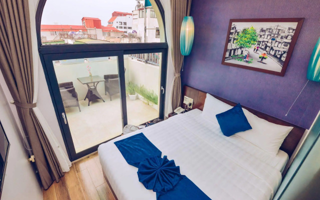 Bella Premier Hotel & Rooftop Skybar