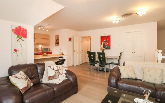 4 River Court