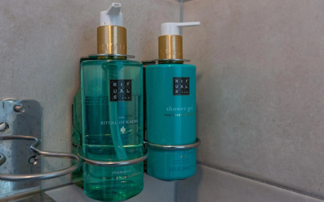 Tiffy studio w private parking