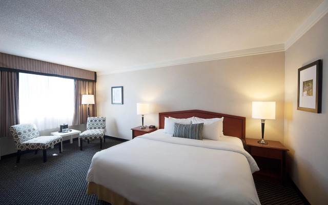 Toronto Don Valley Hotel and Suites