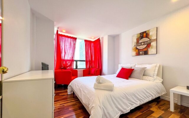 Chic Townhome With Garage Dt Mtl