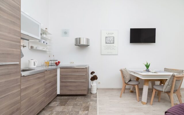 Modern Studio Kantor by Renters
