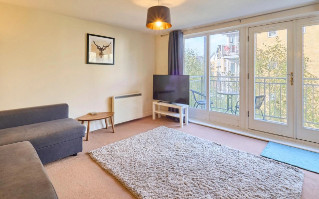Bingley Court - Open plan apartment near Canterbury East Station