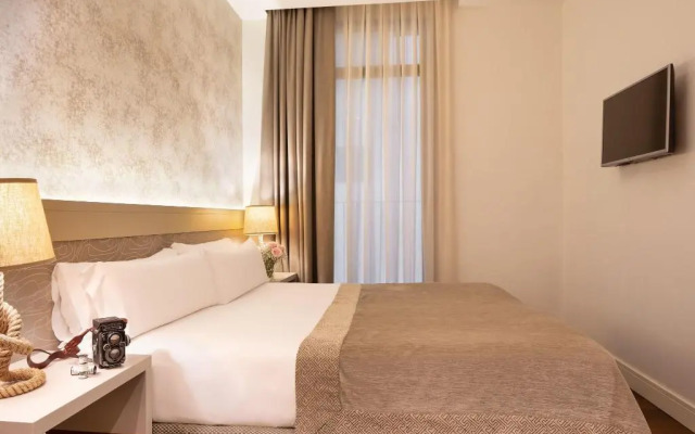 Duquesa Suites Landmark Hotel by Duquessa Hotel Collection