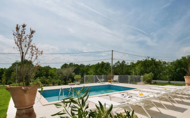 Peaceful Villa in Stanisovi With sea View