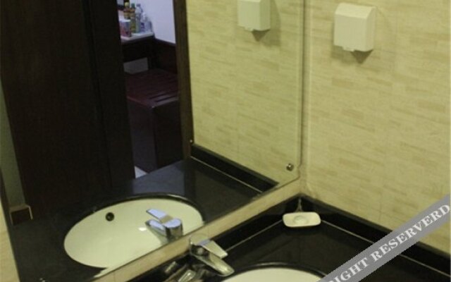 Luoyang Yinhe Hotel (Railway Station)