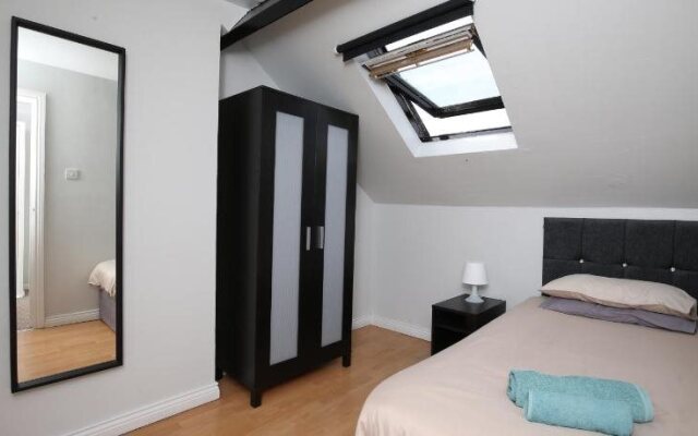 Shaftesbury Avenue Townhouse