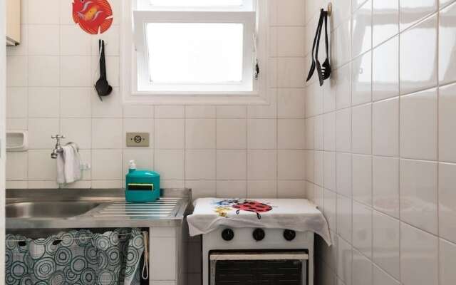 pequeno e aconchegante meia quadra da praia