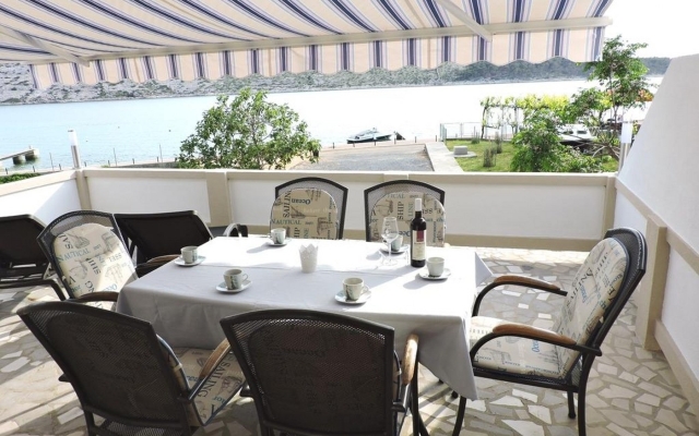 Holiday house Pet - 20m from the sea: Barbat, Island Rab