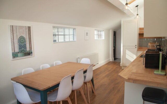 The Old Post Office - Bright Modern 4bdr Townhouse With Private Garden