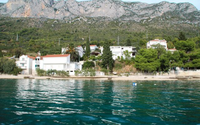 Apartment Bale - right at the beach: A1 Plaza Brist, Riviera Makarska
