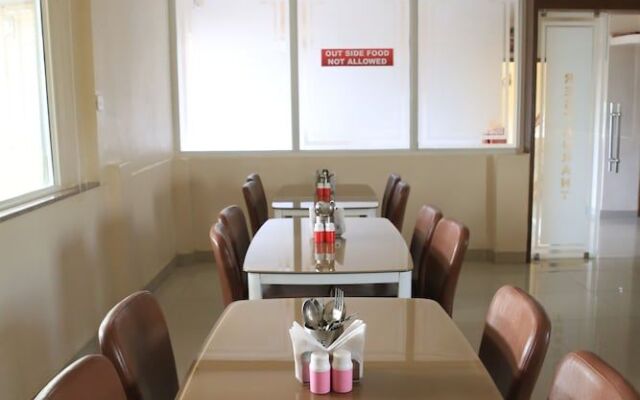 Hotel Kumud Plaza