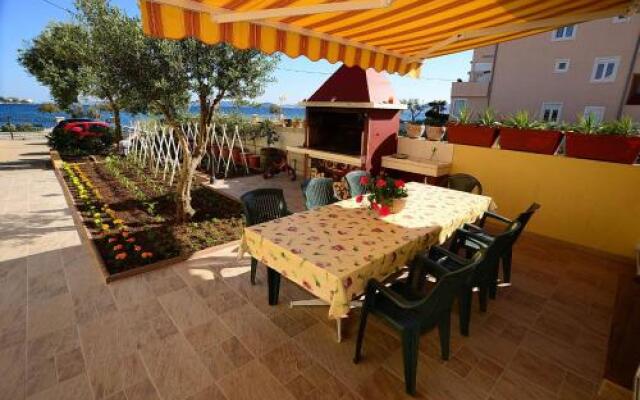 Lanterna Puntamika apt. near beach